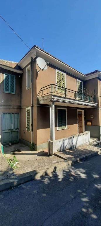 casa indipendente in vendita a Chieti in zona Centro Città