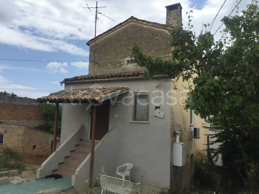 casa indipendente in vendita a Chieti in zona Sant'Anna