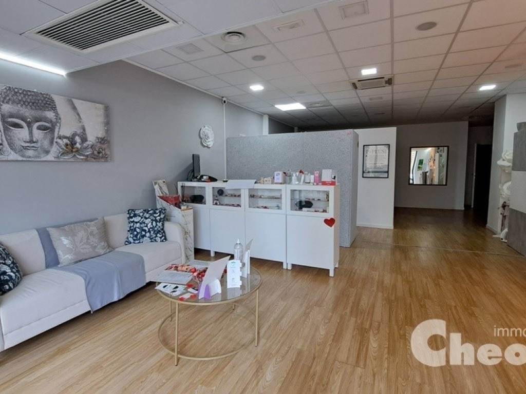 negozio in vendita a Chieti in zona Centro Città