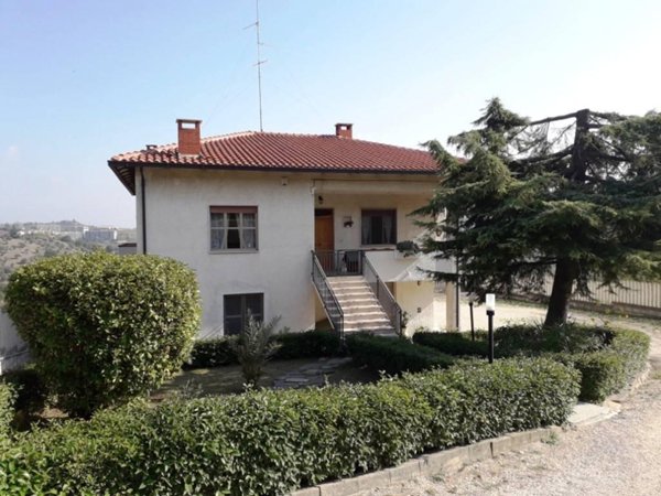 casa indipendente in vendita a Chieti in zona Colle Marcone