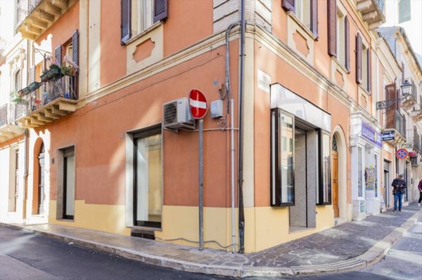 locale commerciale in vendita a Chieti