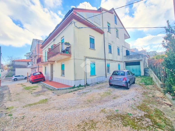 casa indipendente in vendita a Chieti in zona Centro Città