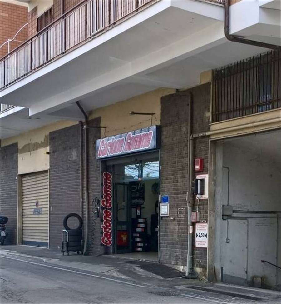 locale commerciale in vendita a Chieti in zona Viale Europa