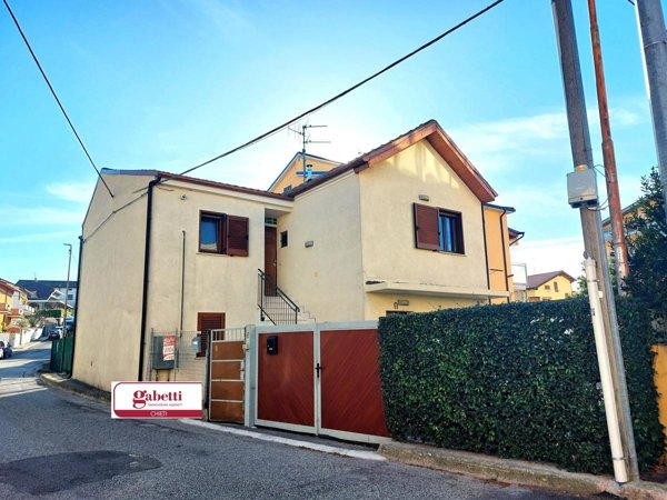 casa indipendente in vendita a Chieti