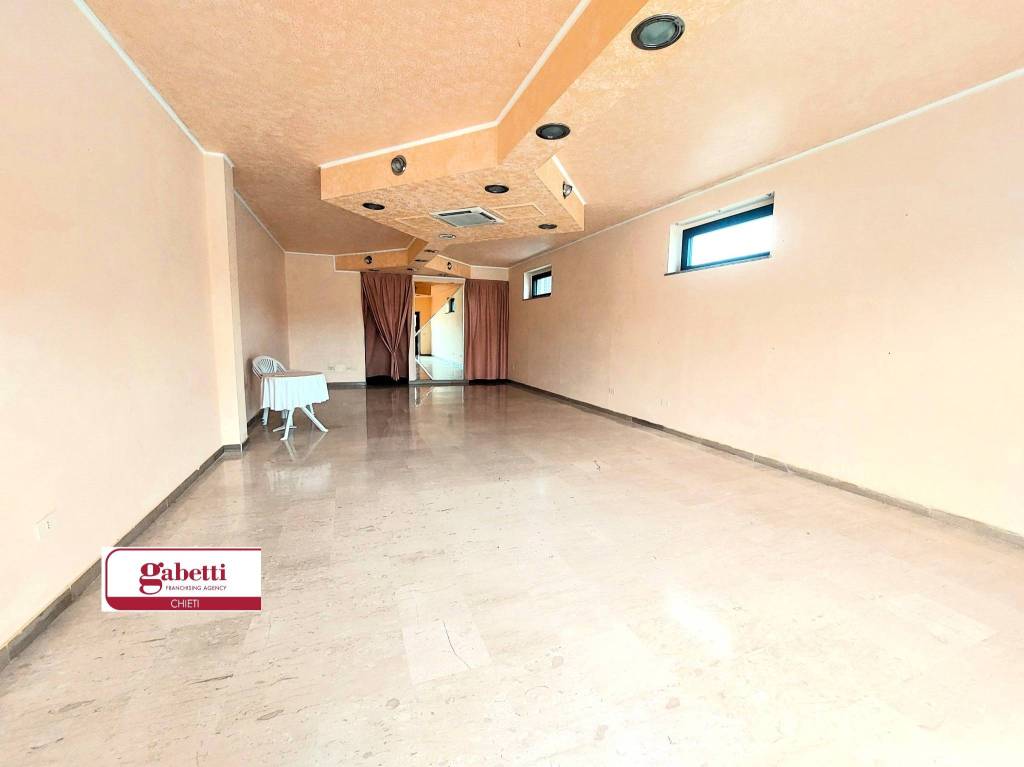 negozio in vendita a Chieti in zona Brecciarola