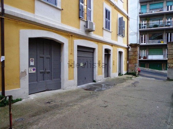 locale di sgombero in vendita a Chieti
