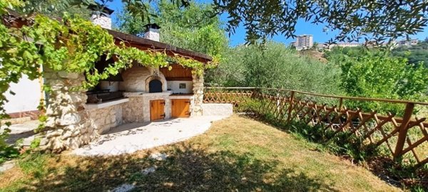 casa indipendente in vendita a Chieti in zona Centro Città