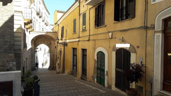 casa indipendente in vendita a Chieti in zona Centro Città