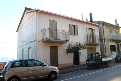 casa indipendente in vendita a Chieti in zona Centro Città