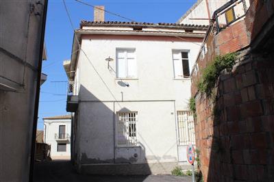 casa indipendente in vendita a Chieti in zona Centro Città