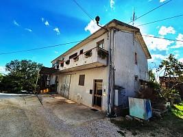 negozio in vendita a Chieti in zona San Salvatore