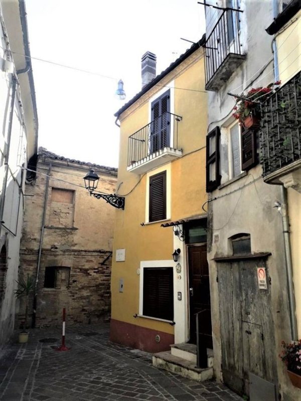 casa indipendente in vendita a Chieti in zona Centro Città