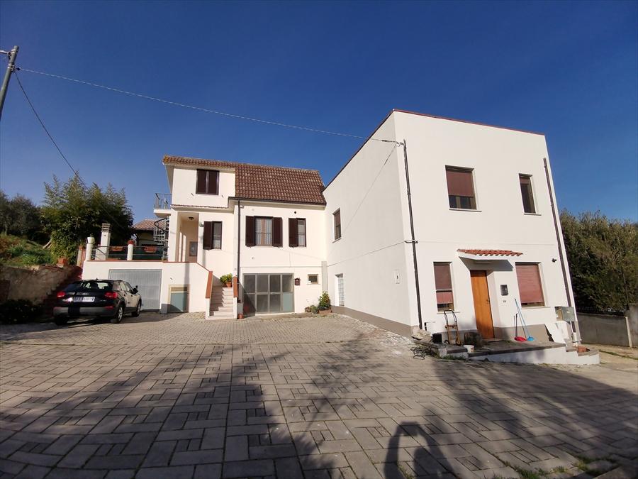 casa indipendente in vendita a Chieti in zona Sant'Anna