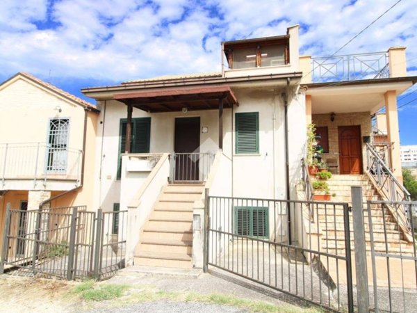 casa indipendente in vendita a Chieti in zona Chieti Scalo
