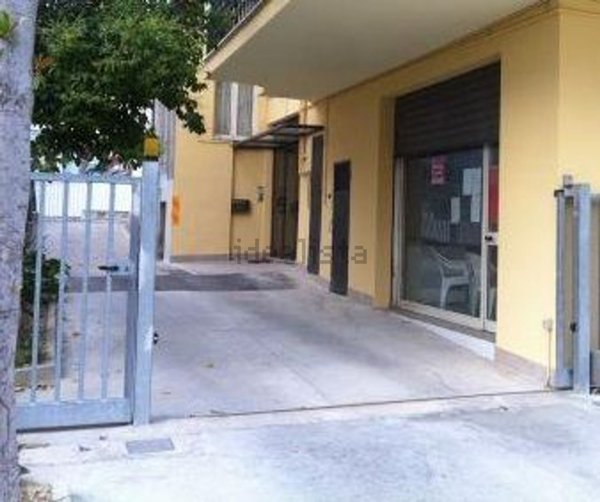 locale commerciale in vendita a Chieti in zona Chieti Scalo