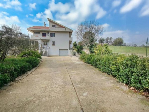 casa indipendente in vendita a Chieti in zona Centro Città