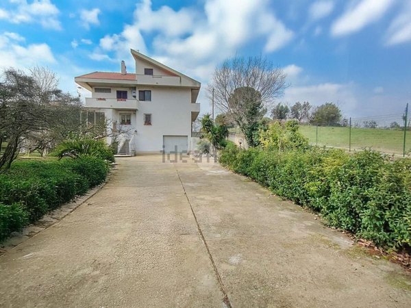 casa indipendente in vendita a Chieti in zona Colle San Paolo
