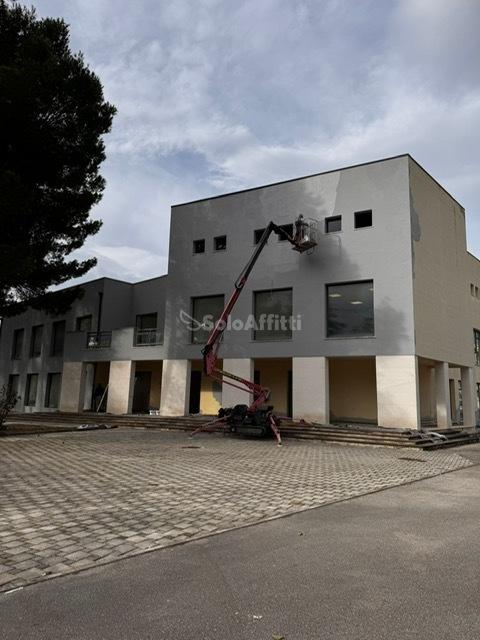 ufficio in vendita a Chieti in zona Chieti Scalo