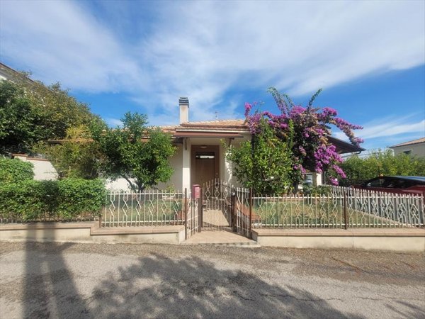 casa indipendente in vendita a Chieti in zona La Villetta
