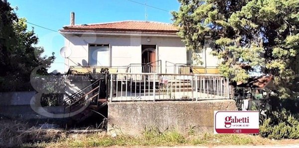 casa indipendente in vendita a Chieti in zona San Salvatore