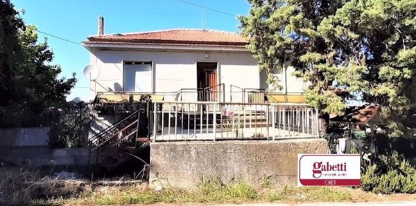 casa indipendente in vendita a Chieti in zona San Salvatore