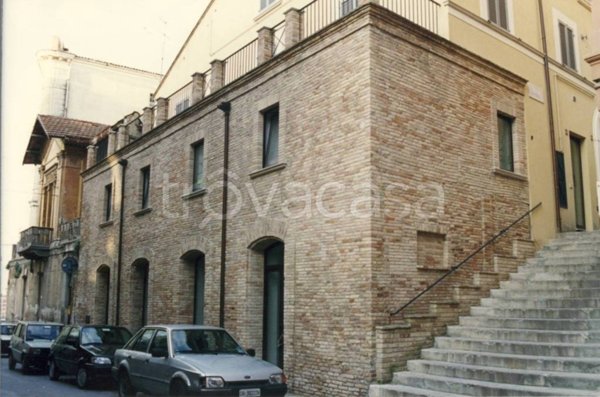 locale commerciale in vendita a Chieti