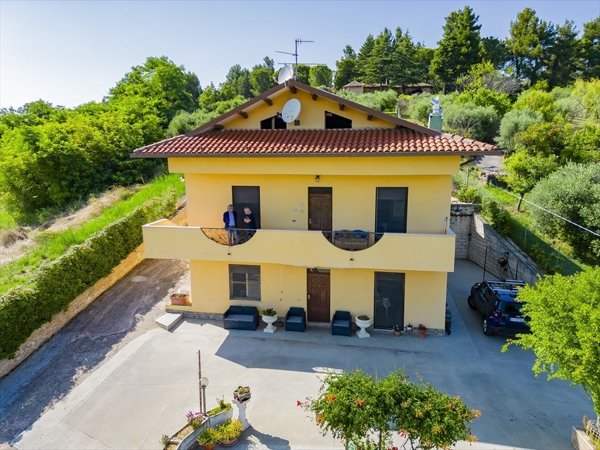 casa indipendente in vendita a Chieti in zona Colle San Paolo