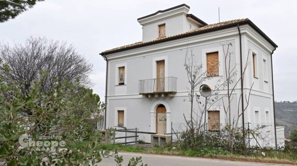 casa indipendente in vendita a Chieti