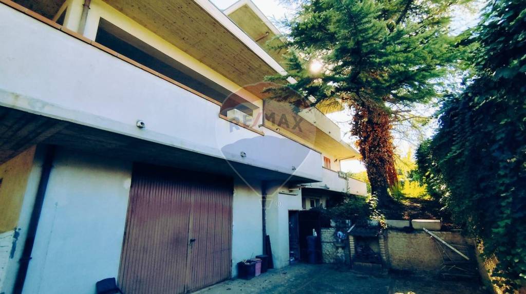 casa indipendente in vendita a Chieti in zona Brecciarola