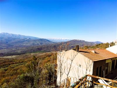 casa indipendente in vendita a Chieti in zona Centro Città