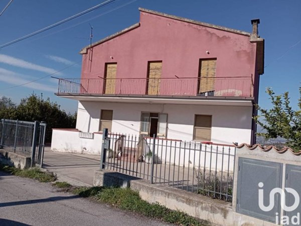 casa indipendente in vendita a Chieti in zona Fasoli