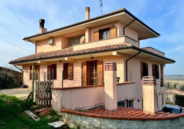 casa indipendente in vendita a Chieti in zona Chieti Scalo