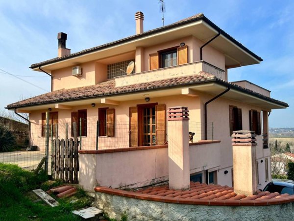 casa indipendente in vendita a Chieti in zona Chieti Scalo
