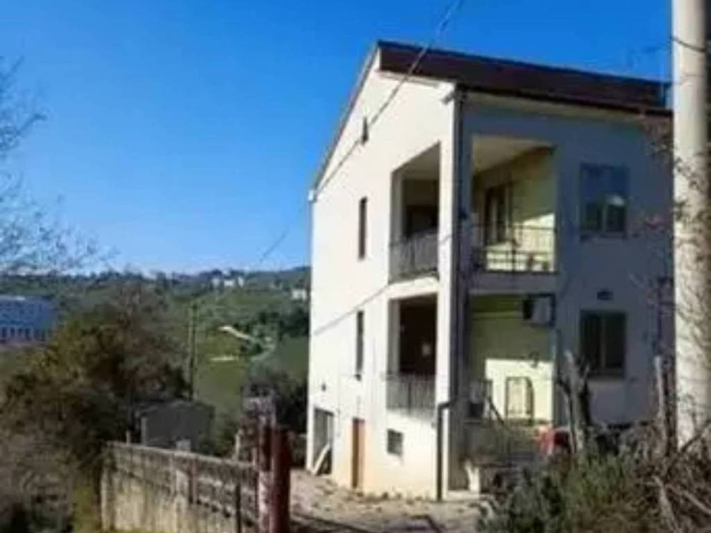 casa indipendente in vendita a Chieti