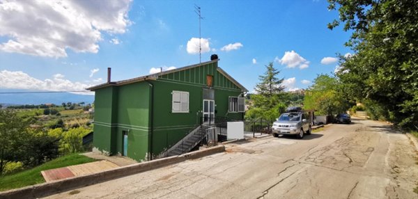 casa indipendente in vendita a Chieti