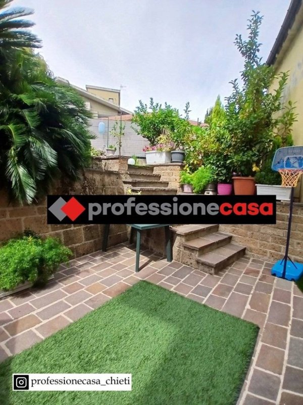 casa indipendente in vendita a Chieti in zona Tricalle