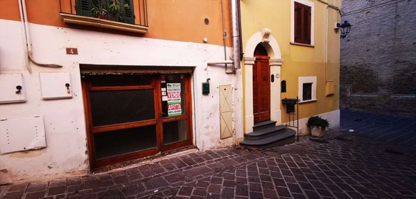 locale commerciale in vendita a Chieti