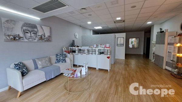 locale commerciale in vendita a Chieti in zona Centro Città