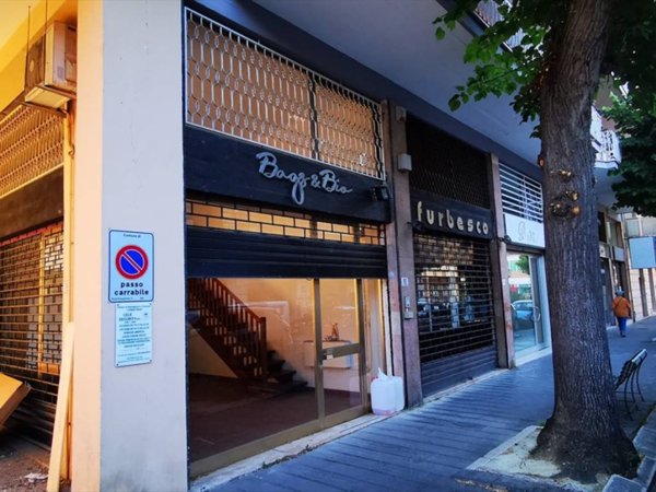 negozio in vendita a Chieti in zona Chieti Scalo