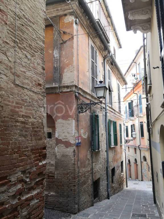 casa indipendente in vendita a Chieti in zona Centro Città