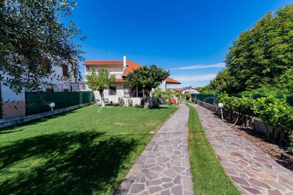 casa indipendente in vendita a Chieti in zona Brecciarola