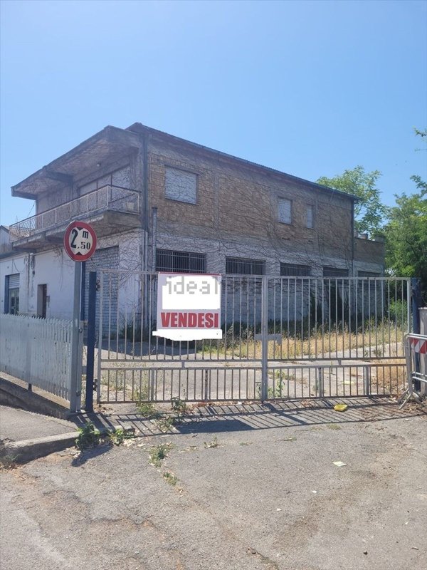 ufficio in vendita a Chieti in zona Chieti Scalo