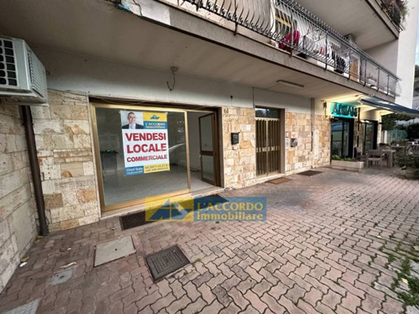 locale commerciale in vendita a Chieti in zona Chieti Scalo
