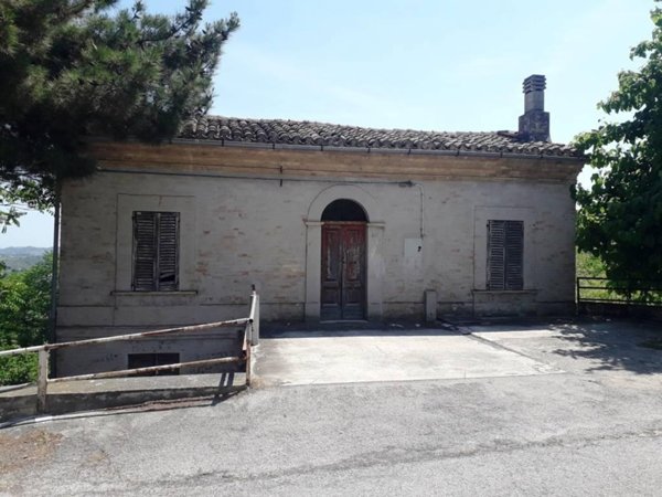 casa indipendente in vendita a Chieti in zona Centro Città