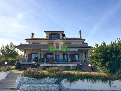 casa indipendente in vendita a Chieti