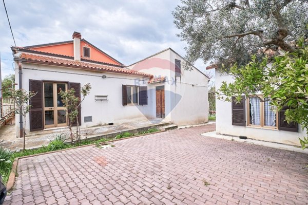 casa indipendente in vendita a Chieti in zona Villa Toppi