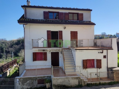 casa indipendente in vendita a Chieti in zona Centro Città