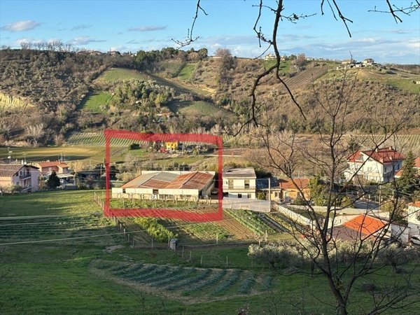 capannone in vendita a Chieti in zona Madonna del Freddo