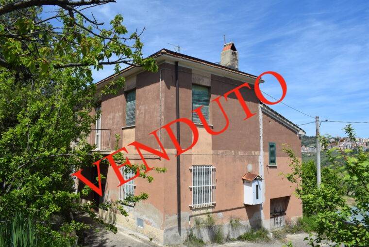 casa indipendente in vendita a Chieti in zona Centro Città