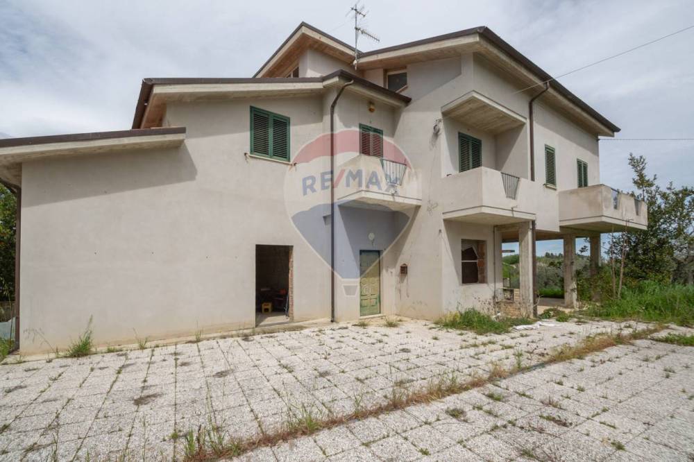 casa indipendente in vendita a Chieti in zona Villa Toppi